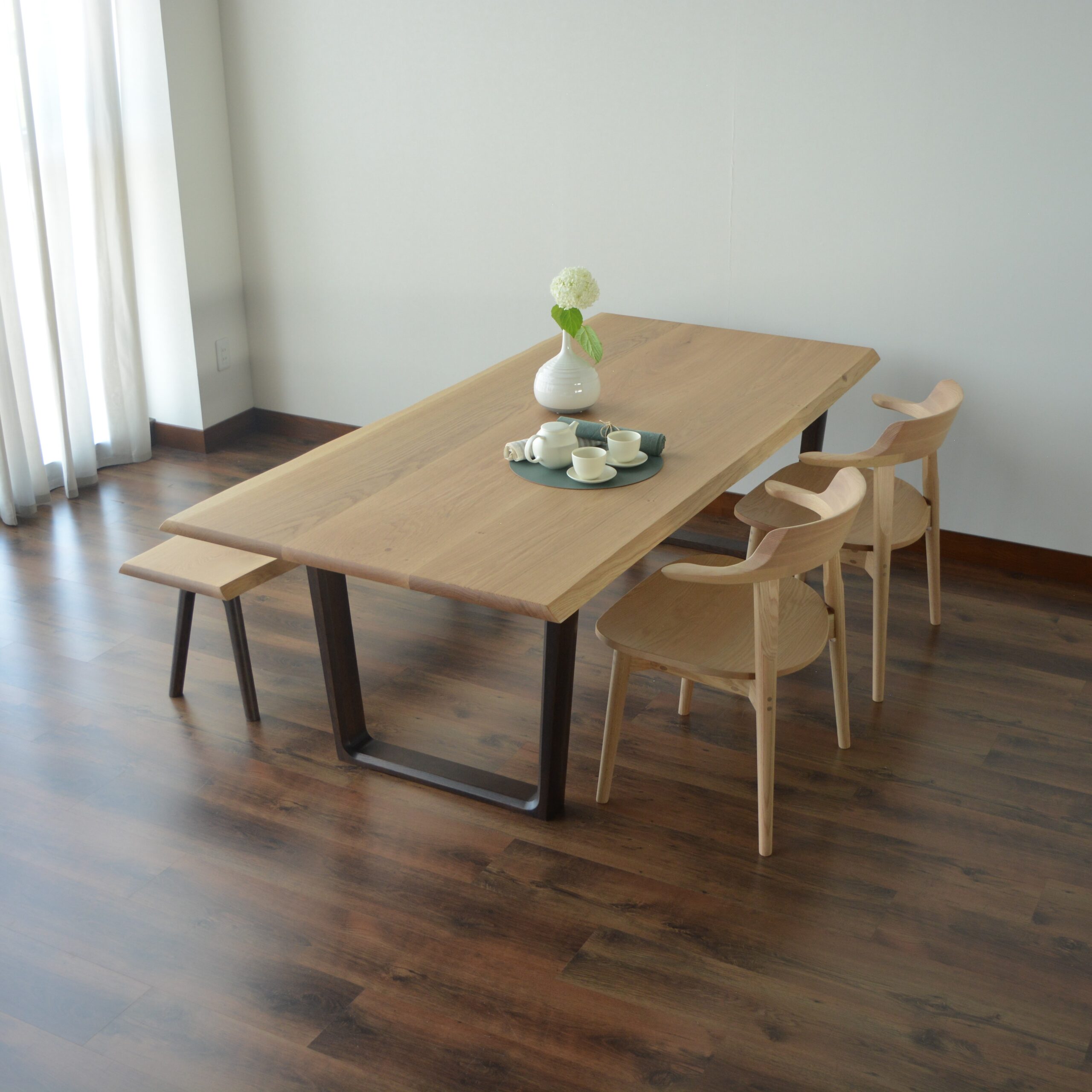 木の素材感や温もりを活かした家具 浜本工芸 帰りたくなる家具がここにある 心地よい毎日を 上質なインテリアと共に 三和 Galleryube ギャラリー宇部 山口県